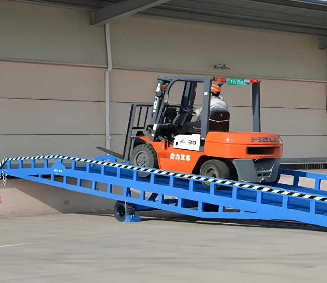 万源移动式卸货平台（叉车用）